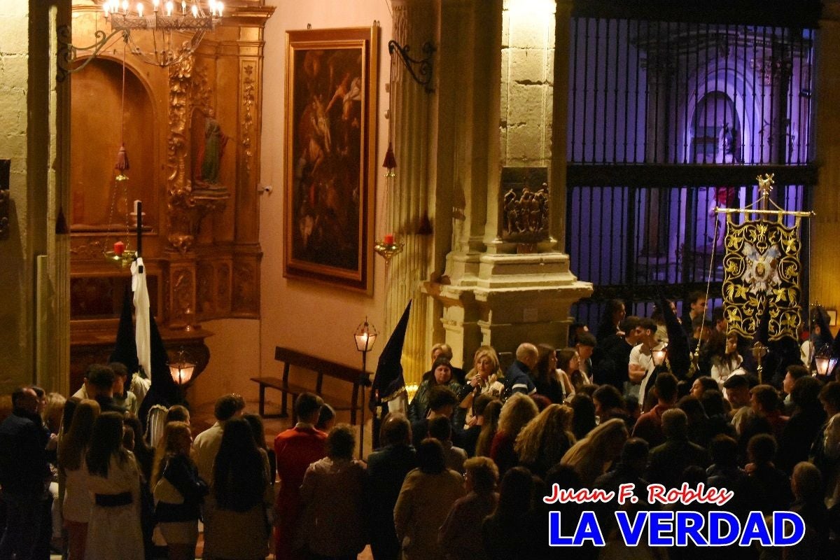 «La Soledad» acompaña hasta su capilla al «Cristo Yacente» en Caravaca de la Cruz