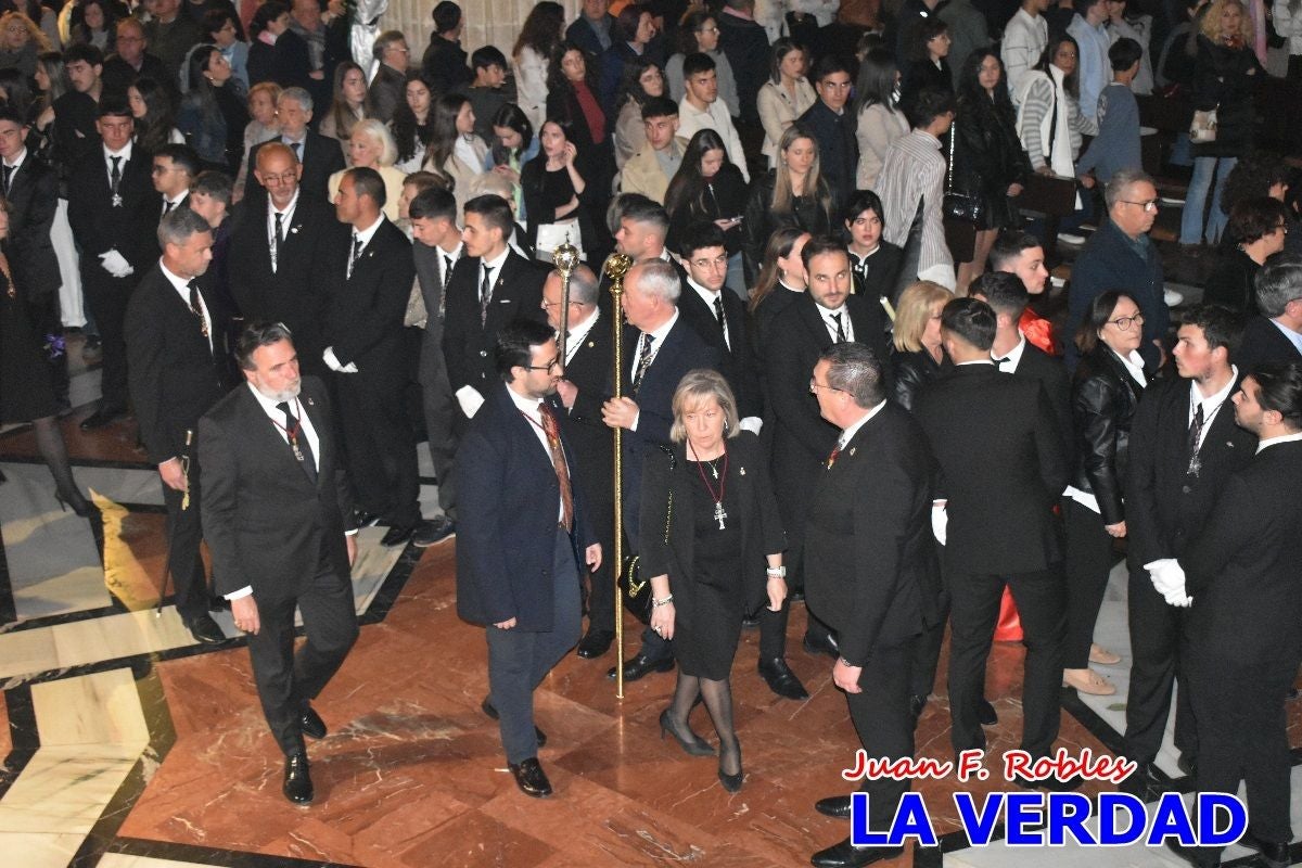 «La Soledad» acompaña hasta su capilla al «Cristo Yacente» en Caravaca de la Cruz