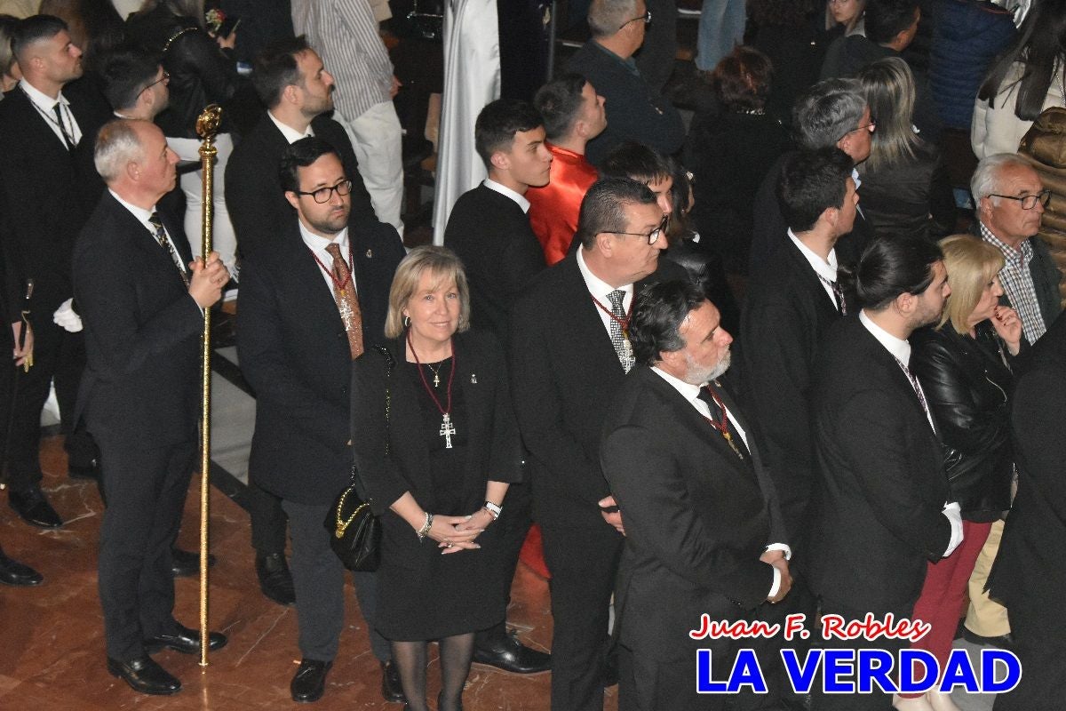 «La Soledad» acompaña hasta su capilla al «Cristo Yacente» en Caravaca de la Cruz