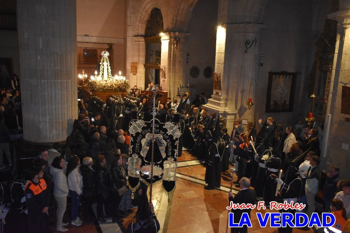 «La Soledad» acompaña hasta su capilla al «Cristo Yacente» en Caravaca de la Cruz