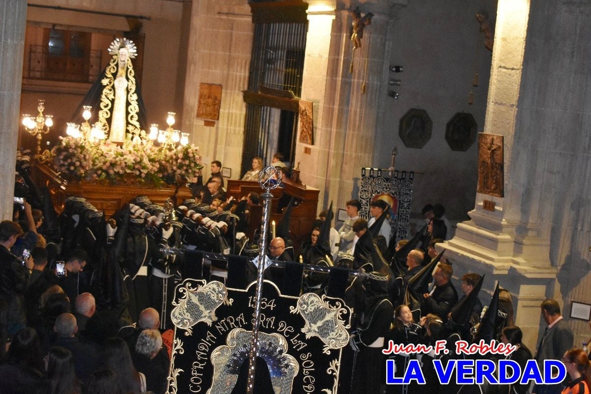 «La Soledad» acompaña hasta su capilla al «Cristo Yacente» en Caravaca de la Cruz