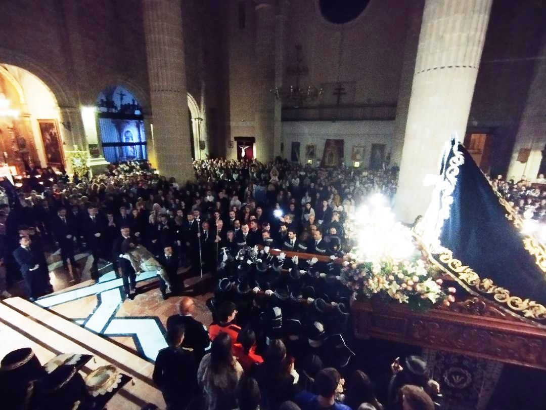 «La Soledad» acompaña hasta su capilla al «Cristo Yacente» en Caravaca de la Cruz