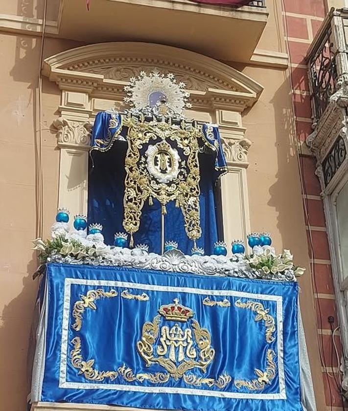 Imagen secundaria 2 - 1. 'La decana'. 2. 'Silencio redentor'. 3. '25 años de tu coronación'.