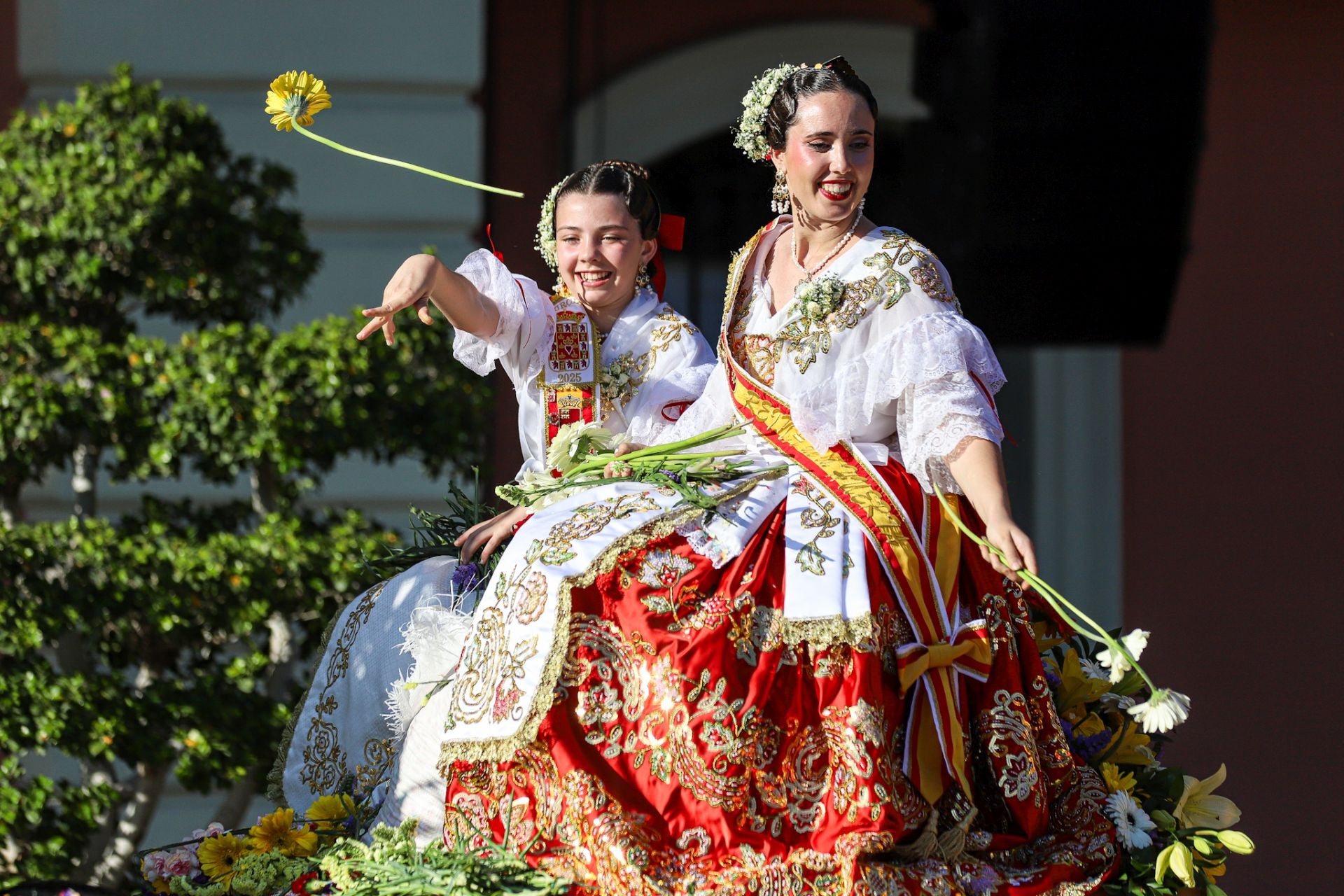 El desfile de la Batalla de las Flores de Murcia, en imágenes