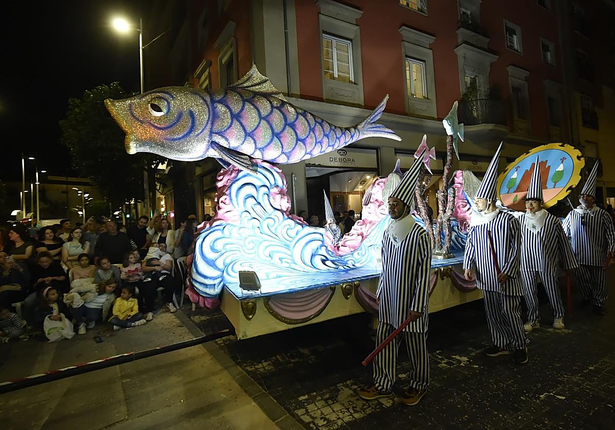 El desfile de la llegada de la Sardina a Murcia, en imágenes