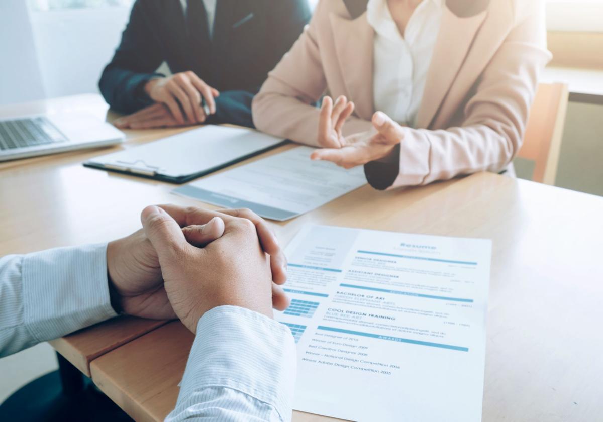Así puedes faltar al trabajo para buscar un nuevo empleo: el único requisito para pedir este permiso retribuido | la verdad