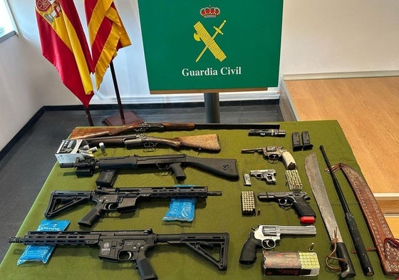 Armas incautadas por la Guardia Civil.