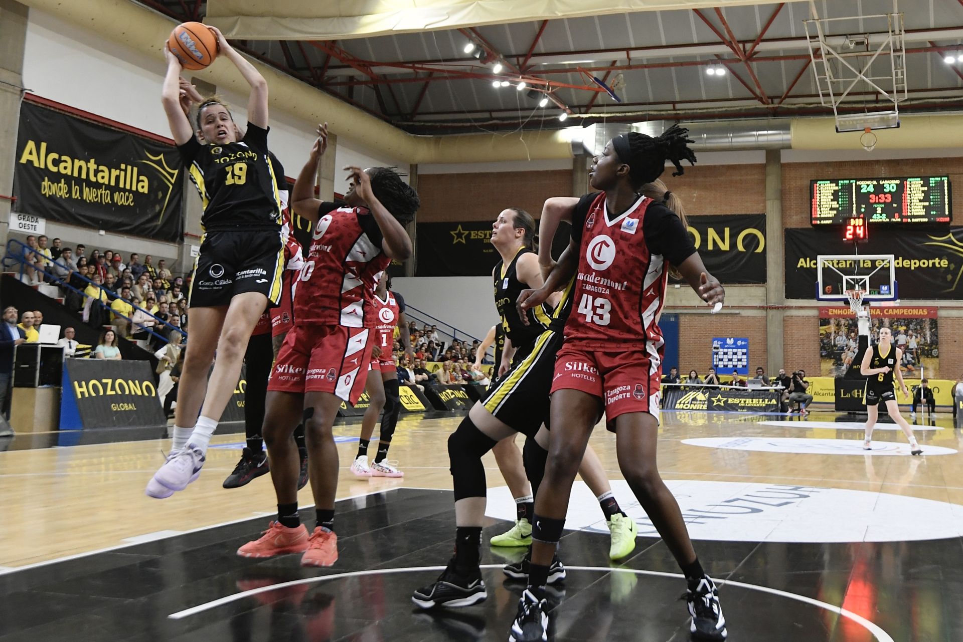 Las imágenes del encuentro Jairis-Zaragoza (70-68)
