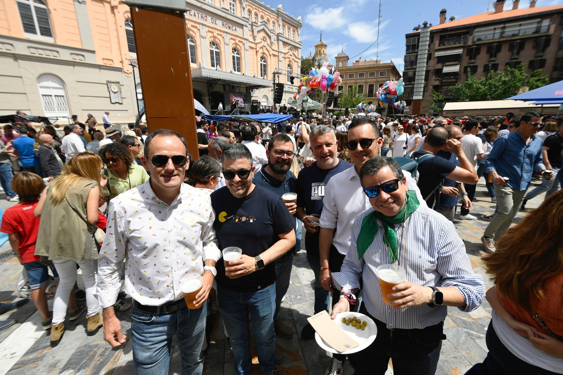 El ambiente durante los conciertos en la plaza Julián Romea, en imágenes