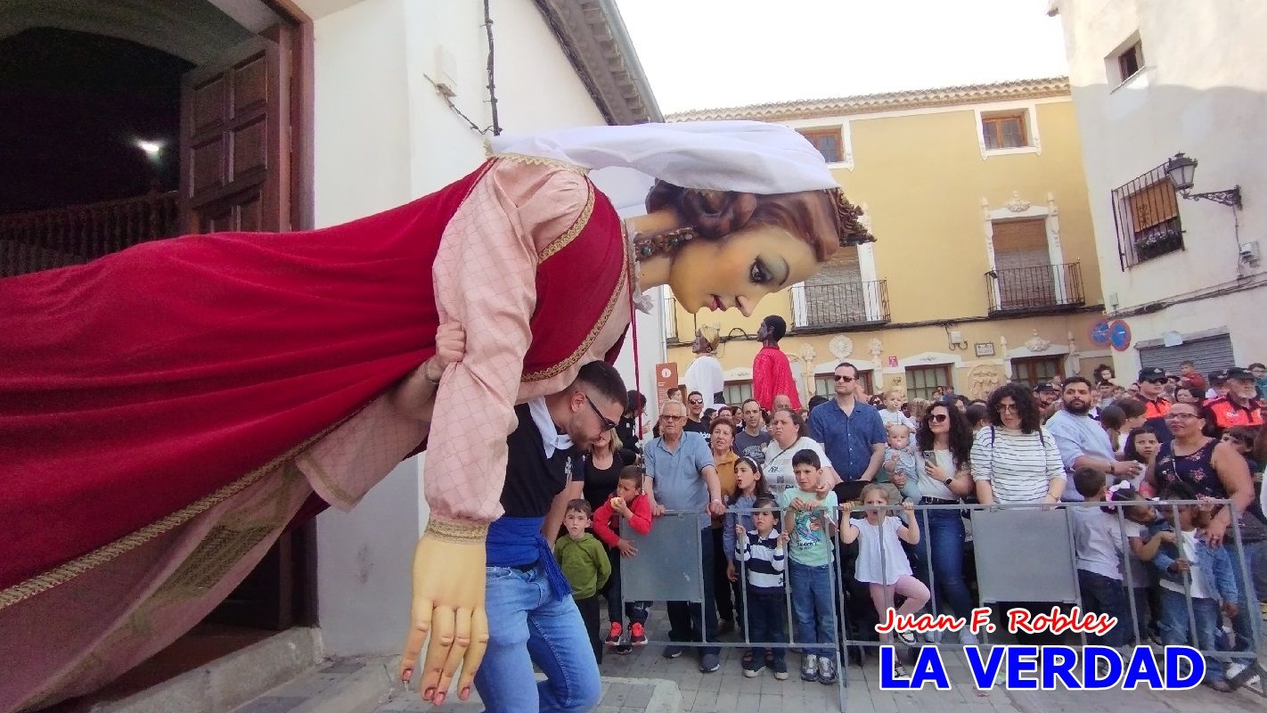 Imágenes del primer pasacalles de Gigantes y Cabezudos en Caravaca de la Cruz