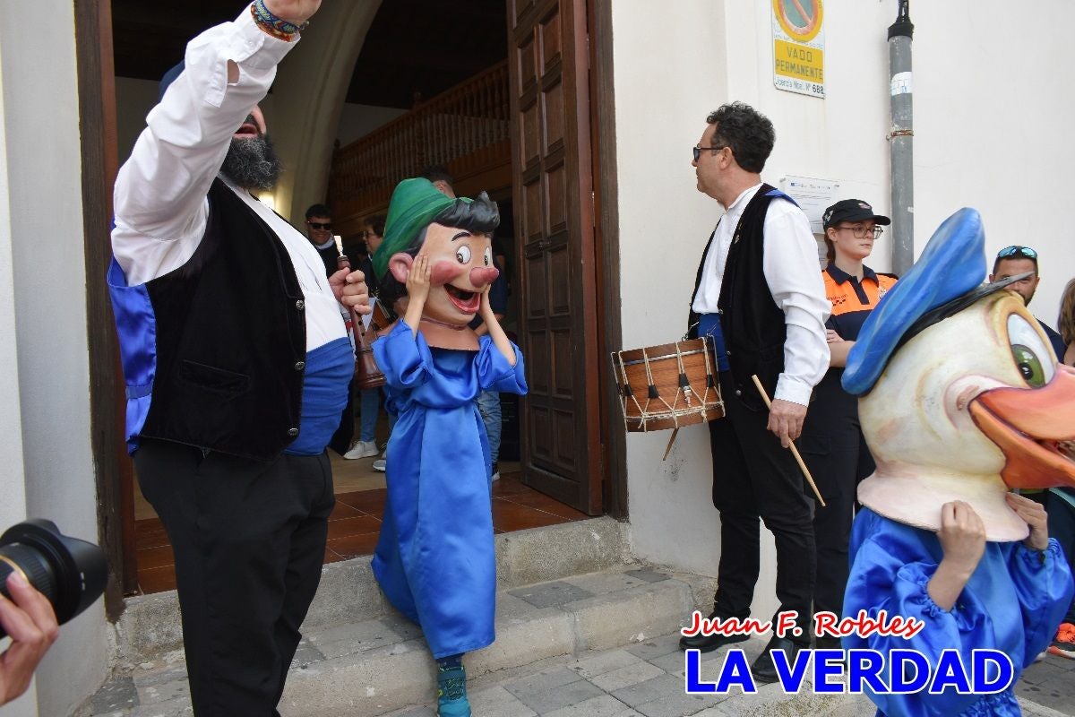 Imágenes del primer pasacalles de Gigantes y Cabezudos en Caravaca de la Cruz