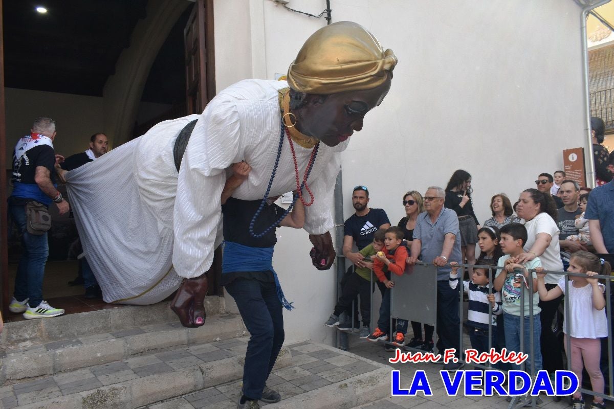 Imágenes del primer pasacalles de Gigantes y Cabezudos en Caravaca de la Cruz