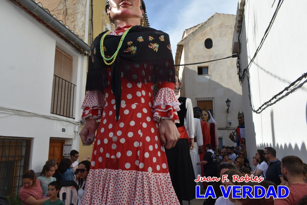 Imágenes del primer pasacalles de Gigantes y Cabezudos en Caravaca de la Cruz