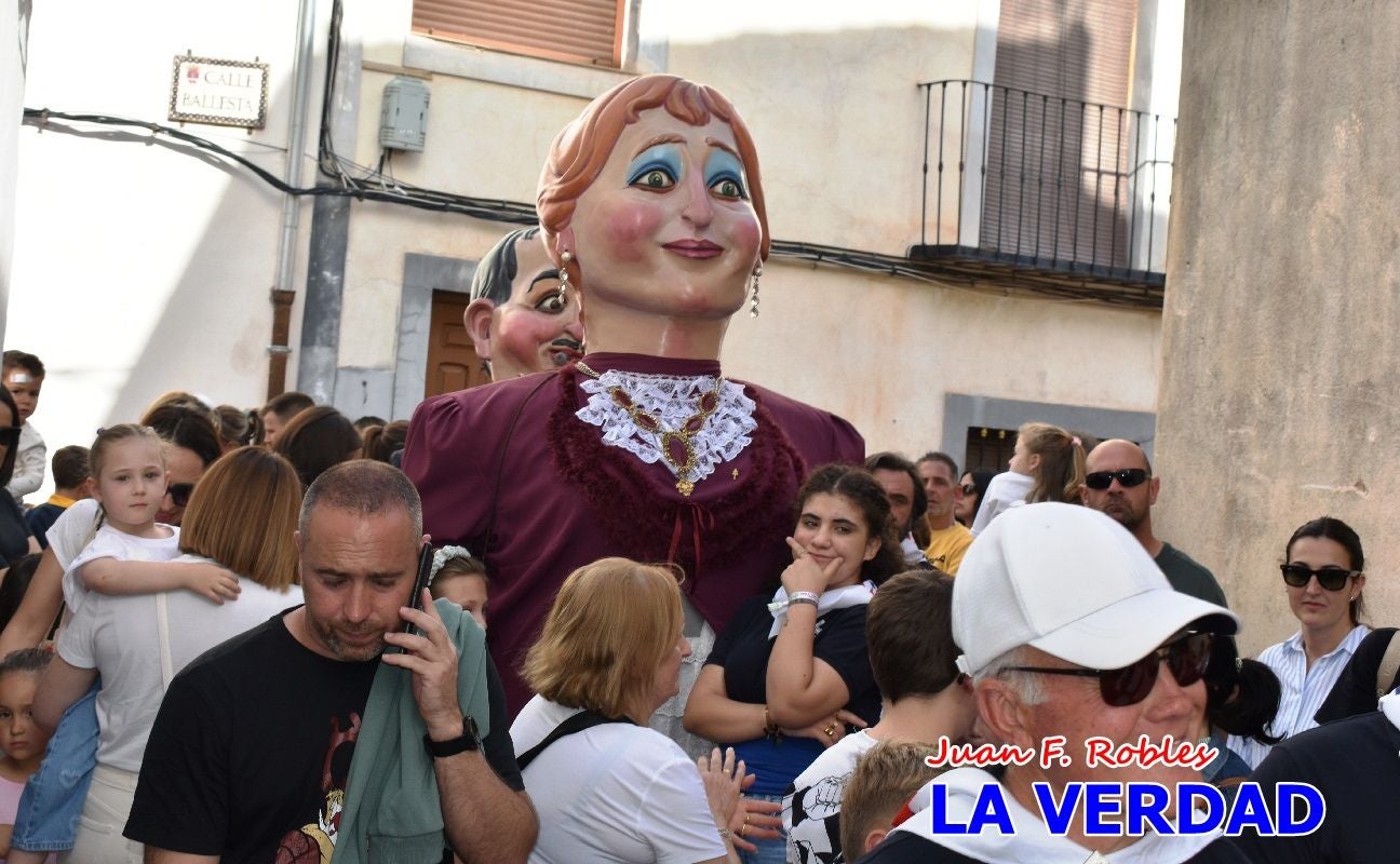 Imágenes del primer pasacalles de Gigantes y Cabezudos en Caravaca de la Cruz