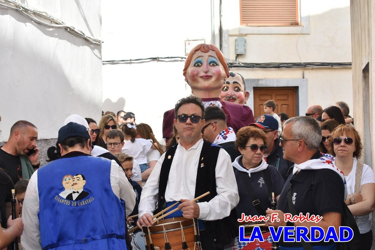 Imágenes del primer pasacalles de Gigantes y Cabezudos en Caravaca de la Cruz