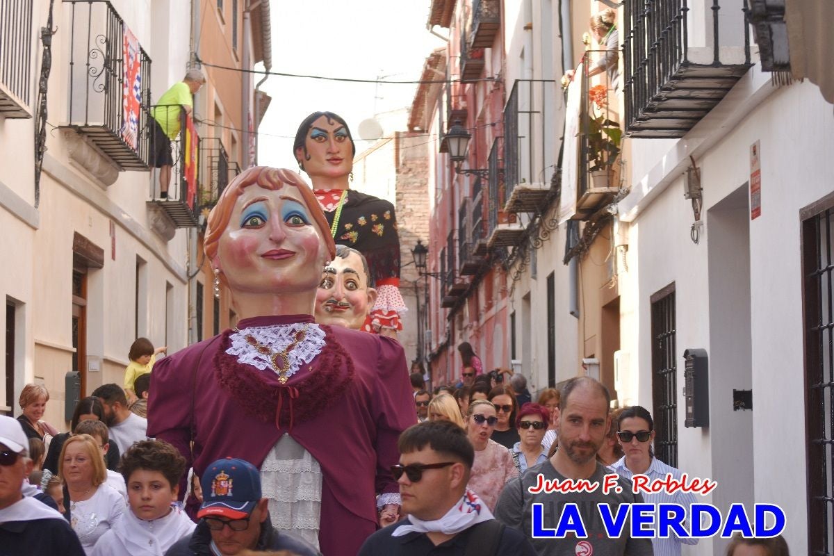 Imágenes del primer pasacalles de Gigantes y Cabezudos en Caravaca de la Cruz