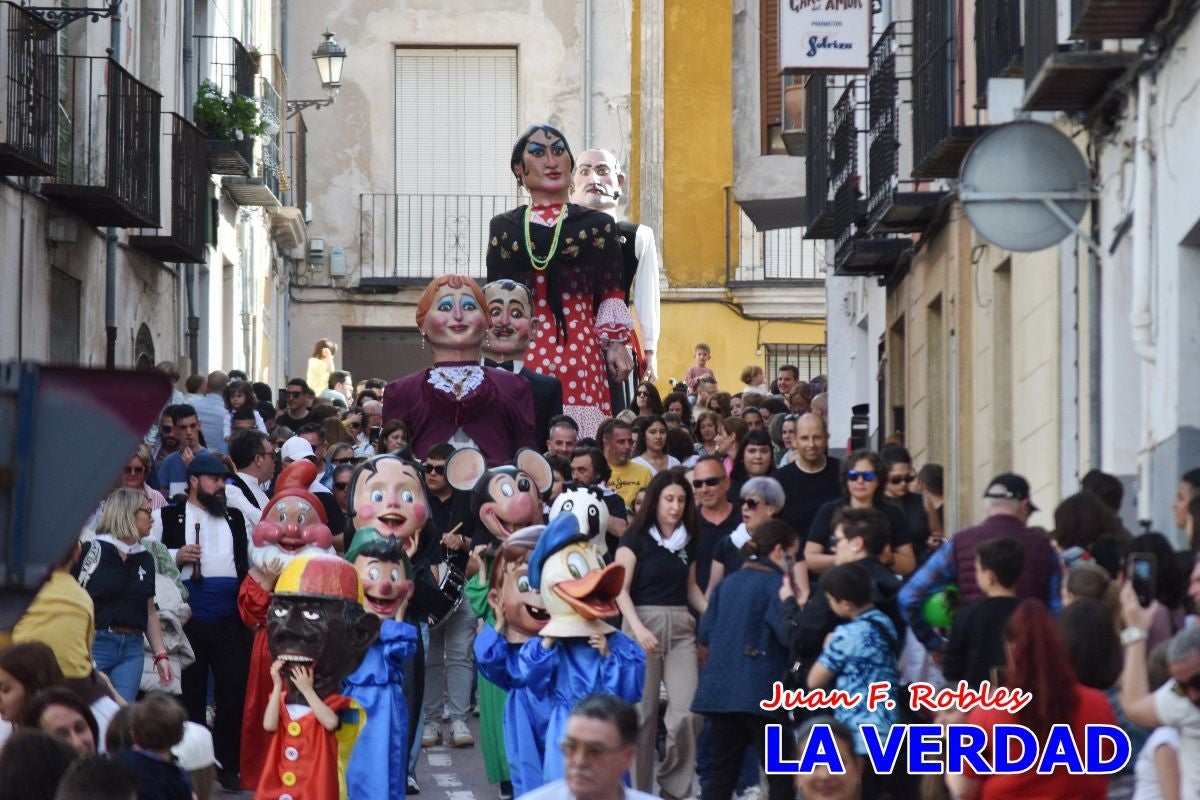 Imágenes del primer pasacalles de Gigantes y Cabezudos en Caravaca de la Cruz