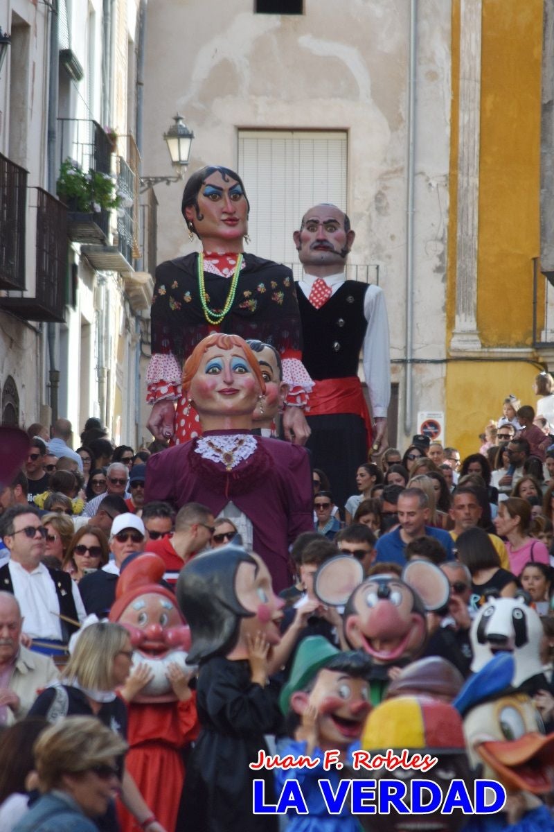 Imágenes del primer pasacalles de Gigantes y Cabezudos en Caravaca de la Cruz