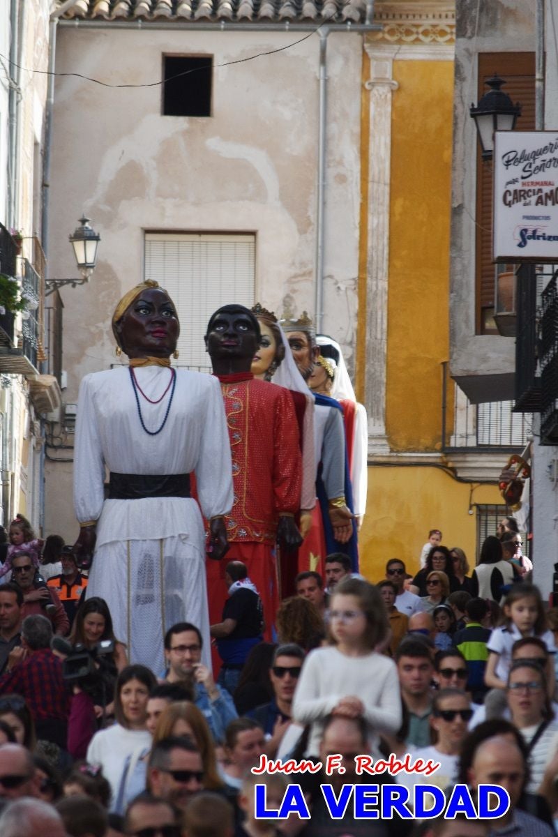 Imágenes del primer pasacalles de Gigantes y Cabezudos en Caravaca de la Cruz
