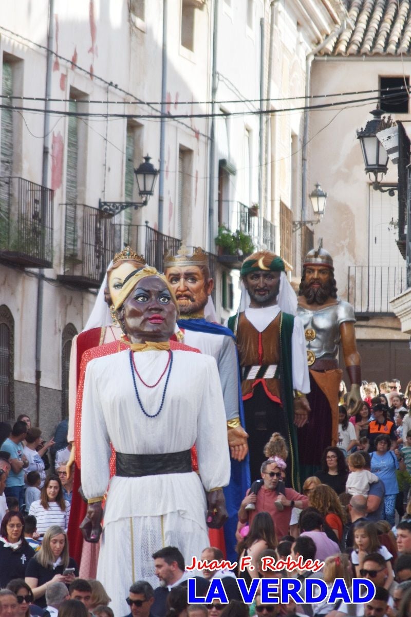Imágenes del primer pasacalles de Gigantes y Cabezudos en Caravaca de la Cruz