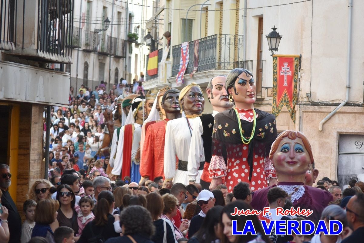 Imágenes del primer pasacalles de Gigantes y Cabezudos en Caravaca de la Cruz