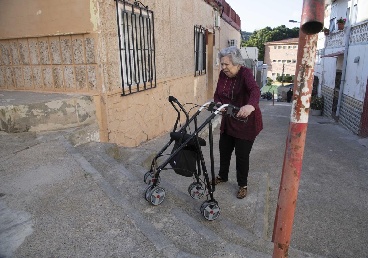 Los vecinos de Santa Lucía en Cartagena piden un plan integral para mejorar la accesibilidad