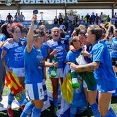 Las jugadoras del Alhama celebran el ascenso a primera división.