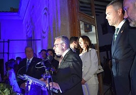 El presidente del Gremio de Editores de la Región, Francisco Marín, durante la lectura del pregón.
