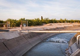 El canal del postrasvase Tajo-Segura a su paso por el municipio de Santomera.