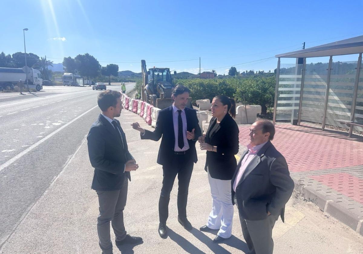 Una glorieta y un carril mejorarán los accesos a la urbanización Los Periquitos de Fortuna