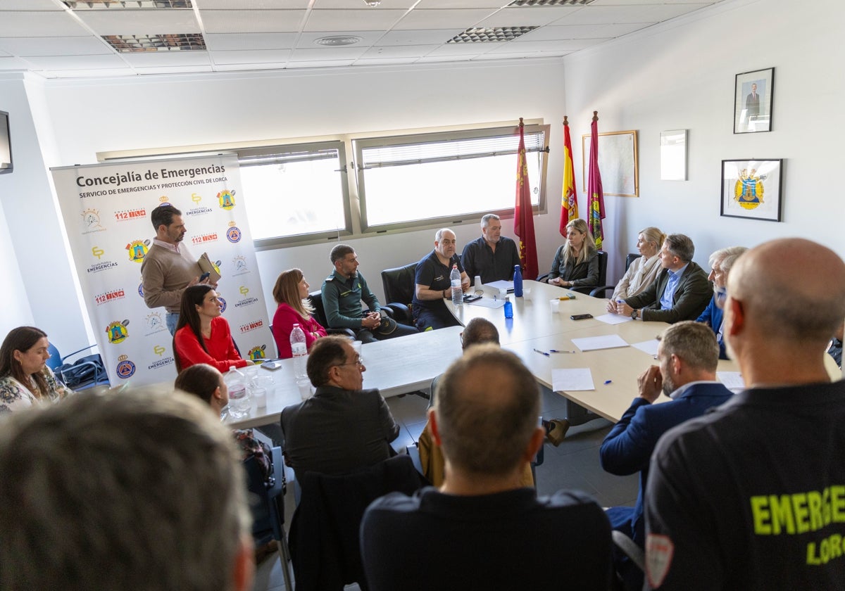 Comunicación vía satélite en la base de Emergencias de Lorca durante el apagón