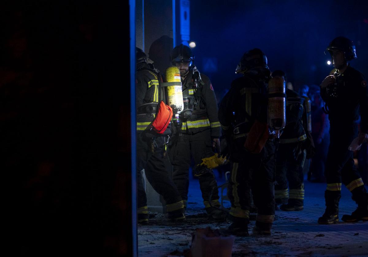 Los bomberos realizan 24 rescates en Torrevieja tras el corte del suministro eléctrico
