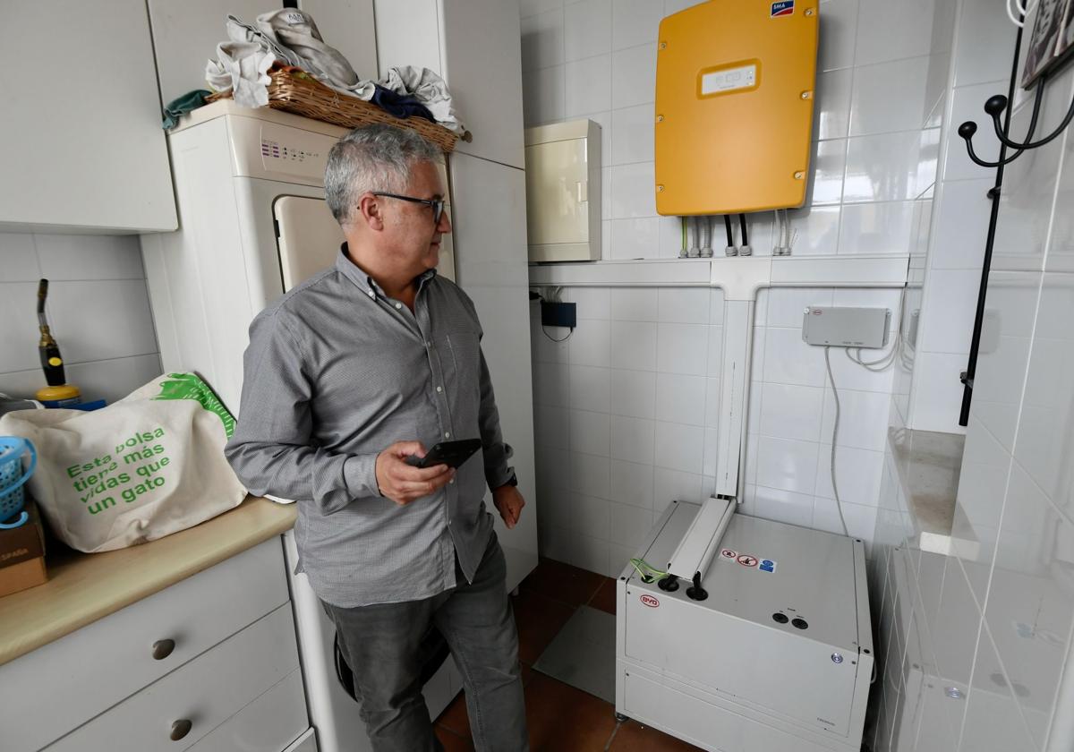 El vecino de Aljucer que veía la tele en casa con España a oscuras