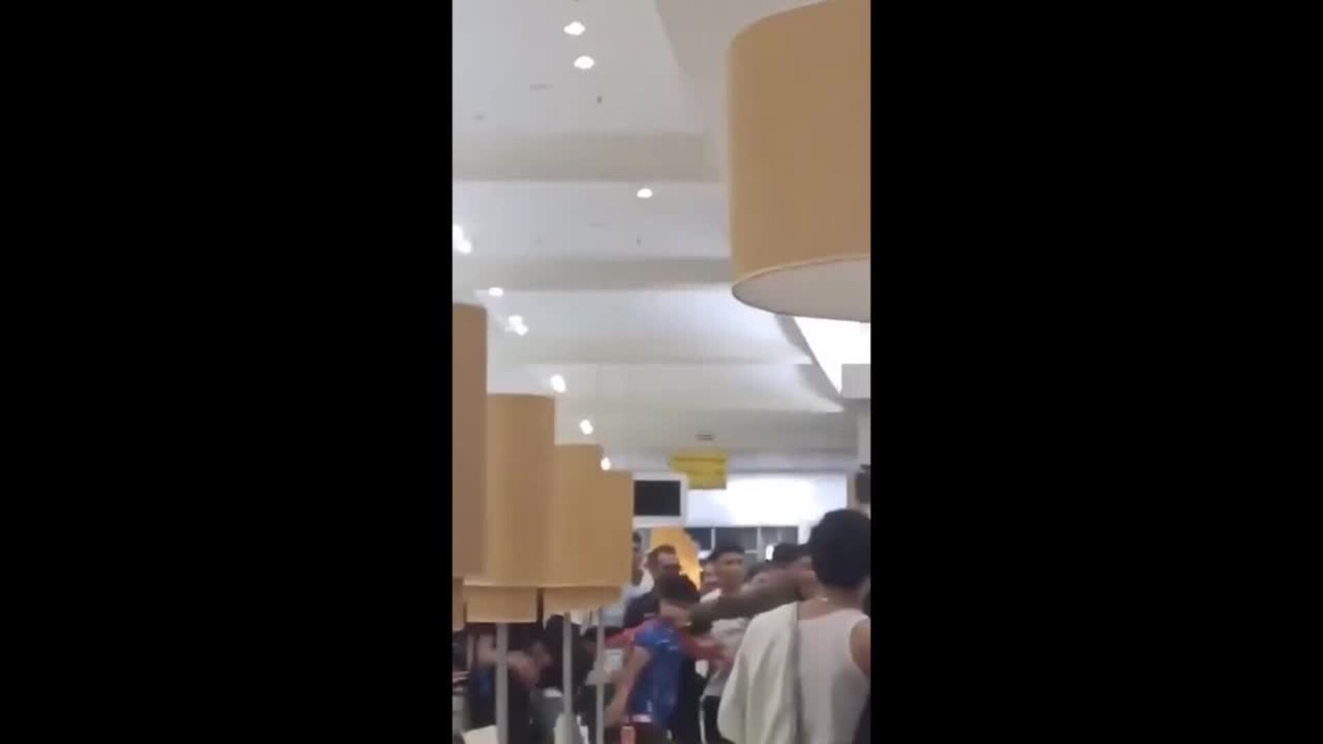 Pelea en el centro comercial Dos Mares de San Javier