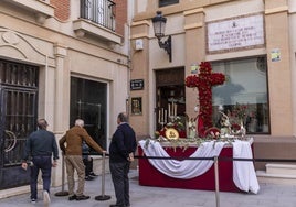 Preparativos para las Cruces de Mayo de Cartagena, este jueves.