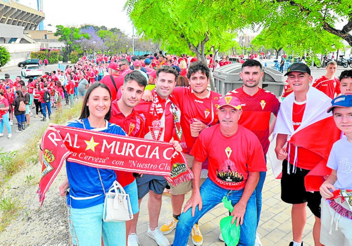 Aficionados granas en Alicante en mayo de 2022.