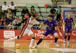 Partido de fútbol entre Elpozo - Córdoba, en imagen de archivo.