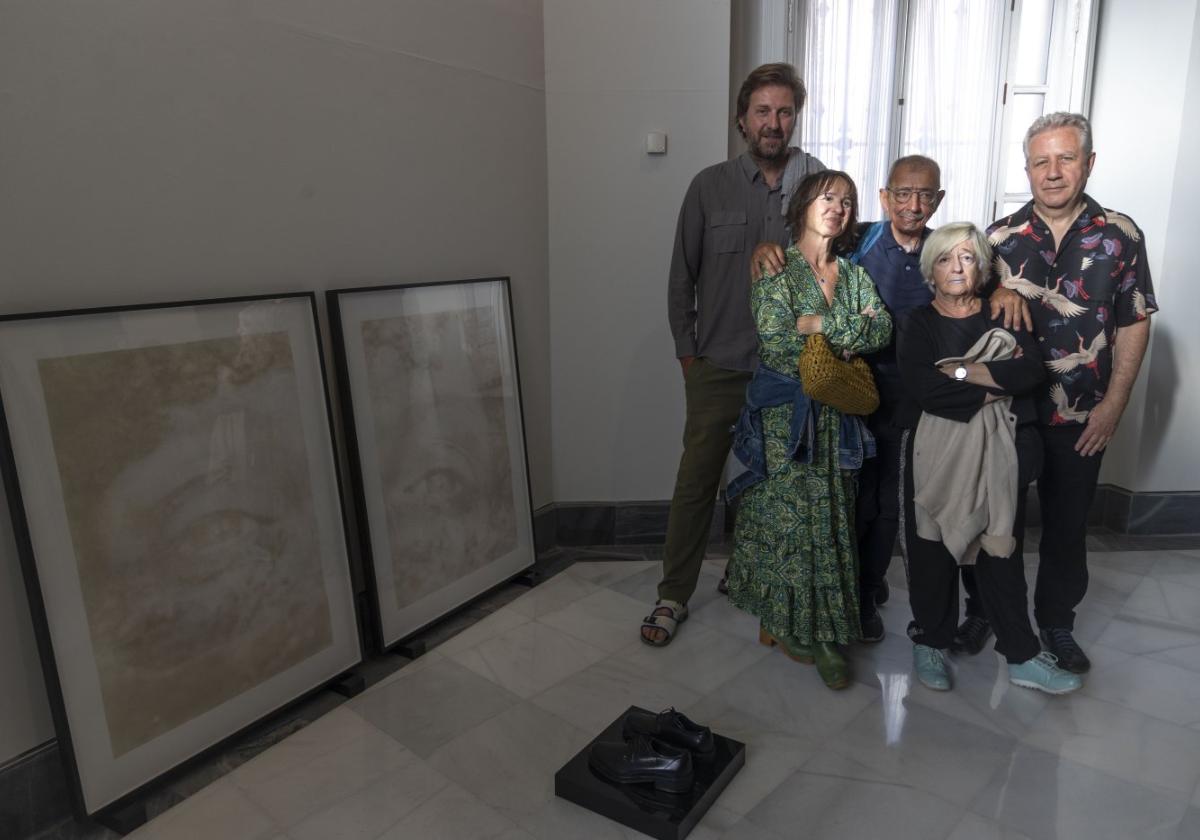 Salvi Vivancos, Silvia Hermoso, José Luis Cegarra, Juana Jorquera y Ángel Mateo Charris, en el Palacio Consistorial de Cartagena.
