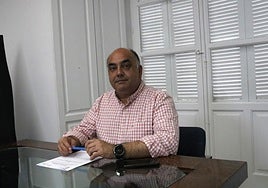 El edil de Emergencias, Víctor Valverde, la pasada semana en una de las salas de reuniones del Ayuntamiento de Orihuela.