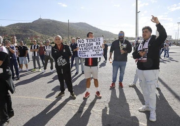 Solo un centenar de aficionados protestan contra Belmonte