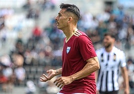 El centrocampista de La Unión Armando Lozano, este domingo, en el partido contra el Linense.