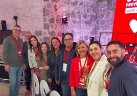 Joaquín Hernández, en el centro de la imagen junto a ediles socialistas de varios municipios