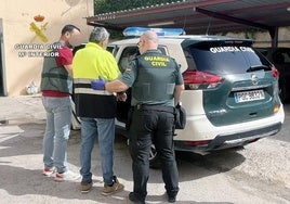 El presunto homicida detenido por la Guardia Civil.