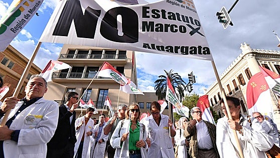 La protesta de los médicos en Murcia, en imágenes