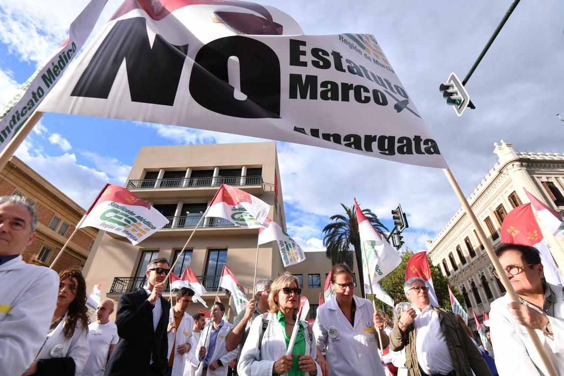 La protesta de los médicos en Murcia, en imágenes