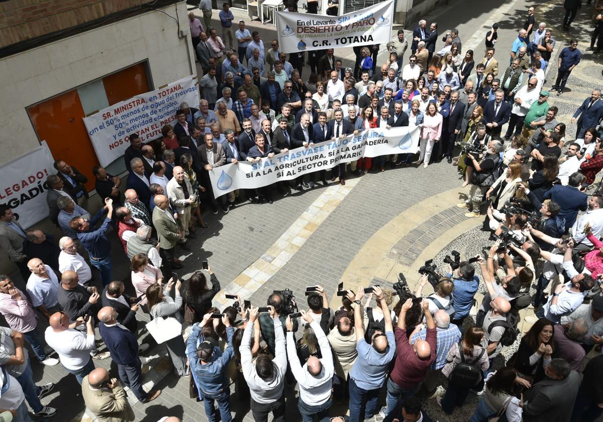 Los regantes llaman a la movilización contra el recorte del trasvase tajo-segura | la verdad