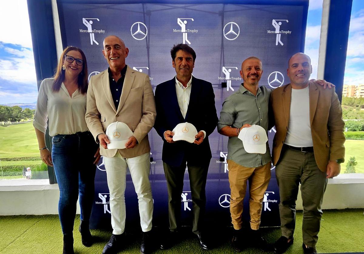De izquierda a derecha, Marisa Ferrer y José Fulgencio Martinez (de Dimovil), Joaquin Medina (de Gofl Altorreal), Luis Arranz (de ECI) y Epifanio Molina (Dimovil) al final de la rueda de prensa.