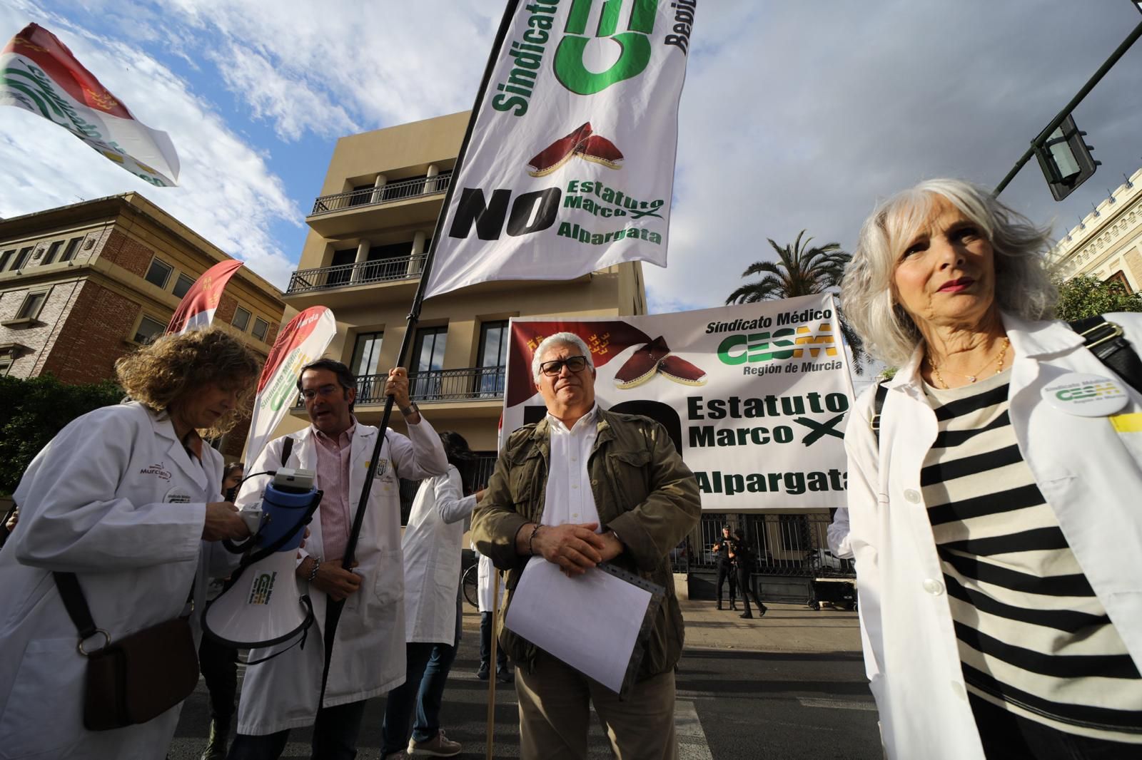 En imágenes, la manifestación de médicos contra el Estatuto Marco
