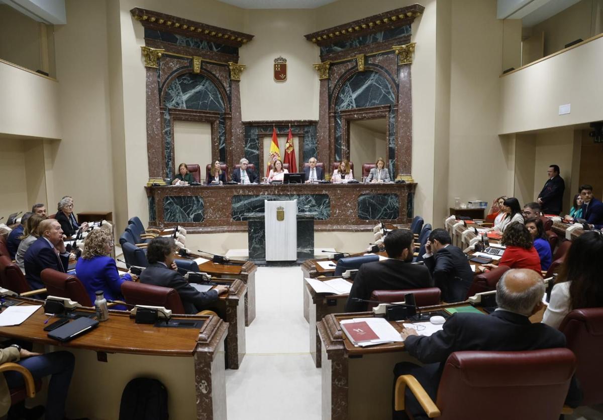 La Asamblea pide un nuevo proyecto de regeneración de Portmán que incluya la retirada de estériles
