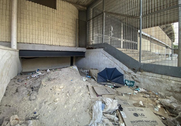 Apagones, suciedad y basura en la casa del Cartagena